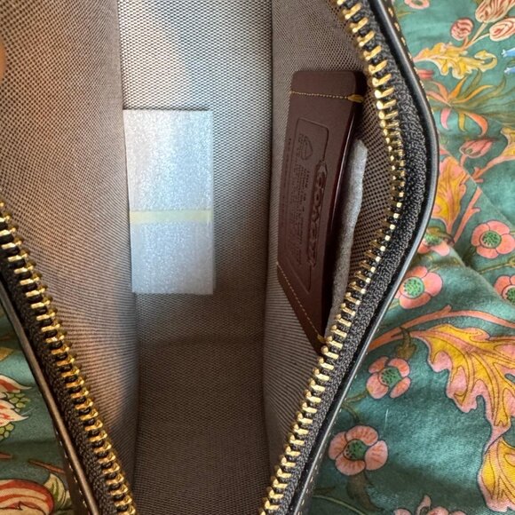 BNWT Coach Swinger - Picture 2 of 4